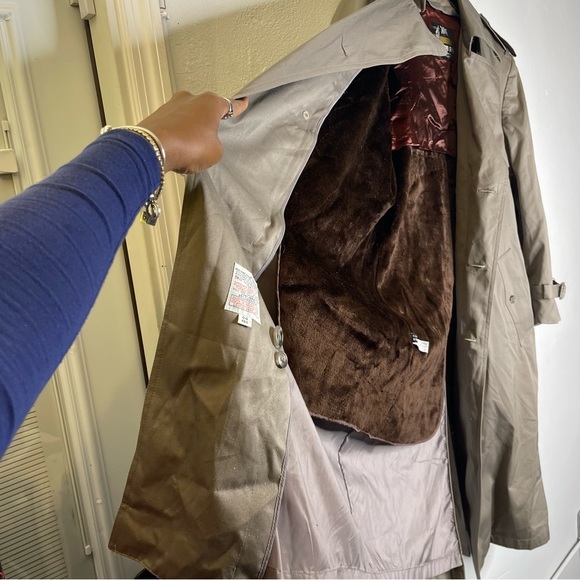 London Fog Towne Men's Belted  Lined Trench Coat Size 44 Brown - Picture 6 of 11